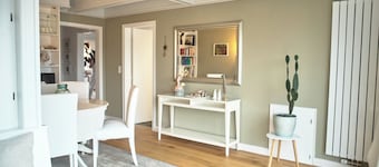 Modern, spacious top-floor apartment with panoramic views of the Elbe