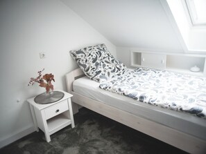 3 室のベッドルーム、アイロン / アイロン台、WiFi (無料)、ベッドシーツ