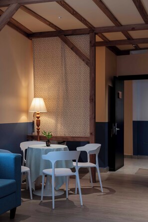 Family Studio | In-room dining