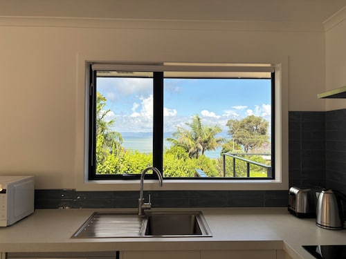 Newly built self-contained auxiliary unit in awesome Thornton Bay