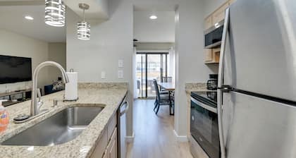 Walk to Beach + Pier: Myrtle Beach Getaway w/ Deck