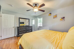 Interior - 11 Mi to Dtwn Birmingham: Home w / Pool Table! (Birmingham)