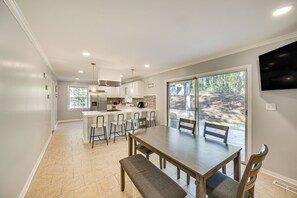 Interior - 11 Mi to Dtwn Birmingham: Home w / Pool Table! (Birmingham)