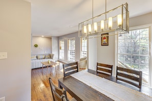 Interior - 11 Mi to Dtwn Birmingham: Home w / Pool Table! (Birmingham)