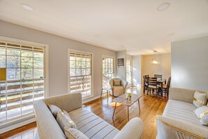 Interior - 11 Mi to Dtwn Birmingham: Home w / Pool Table! (Birmingham)