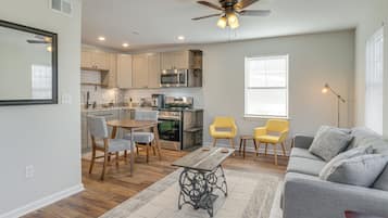 Apartment (2 Bedrooms) | Front of property