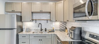 2 Mi to University of Louisville: Apt w/ Fire Pit!