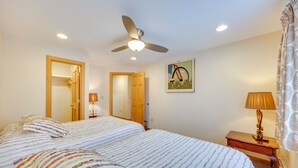 Unclassified image, 3 of 25, button - 1/2 Mi to Attractions: Apartment w/ Deck (Manitou Springs)