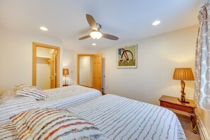 Interior - 1/2 Mi to Attractions: Apartment w/ Deck (Manitou Springs)