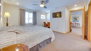 Interior - Mountain-view Apt: Walk to Local Attractions! (Manitou Springs)