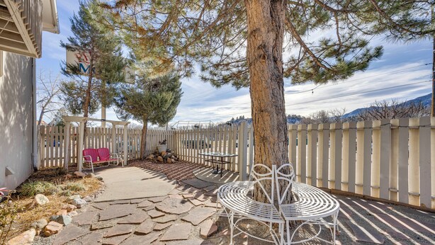 Interior - Mountain-view Apt: Walk to Local Attractions! (Manitou Springs)