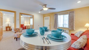 Interior - Mountain-view Apt: Walk to Local Attractions! (Manitou Springs)