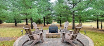 Steps to Golf Course: Nekoosa Home w/ Serene Yard!