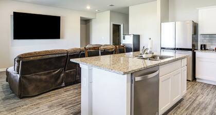 13 Mi to Baton Rouge: Family-friendly Home