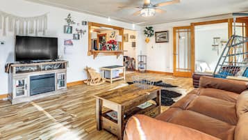 House (3 Bedrooms) | Front of property