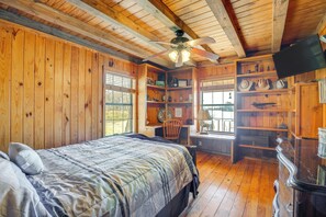 Interior - Private Lake On-site: Secluded Retreat in Grant! (Hugo)