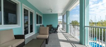 Coco4Fun New Luxury Canal Front with Pool/Spa/Dock