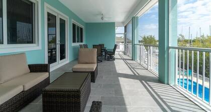 Coco4Fun New Luxury Canal Front with Pool/Spa/Dock