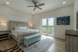 4 عدّة غرف نوم ومكتب ومكواة/لوح كي وسرير سفر