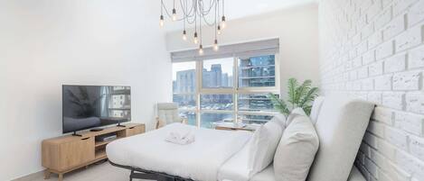 1 slaapkamer, een bureau, een strijkplank/strijkijzer, wifi