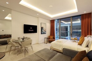 Iron/ironing board, internet, bed sheets