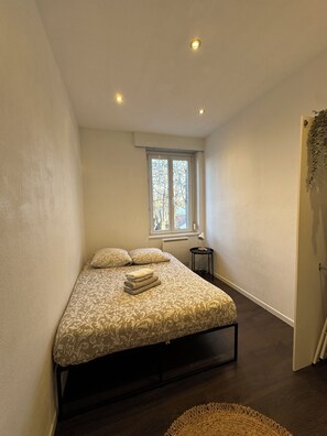 1 室のベッドルーム、アイロン / アイロン台、WiFi、ベッドシーツ