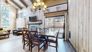Dining - Modern Cabin for 8, Near Slopes + Canyon Lodge! (Mammoth Lakes)