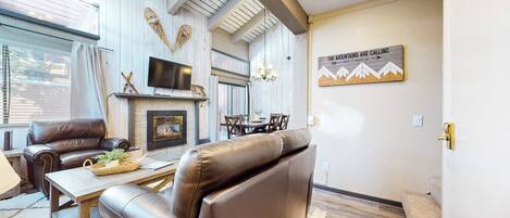 TV, fireplace