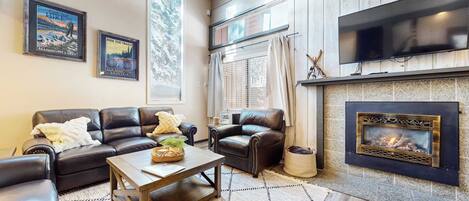 Televisión y chimenea