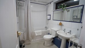 Classic Apartment | Bathroom - Ground floor Apt Slough by Easy2Manage (Slough)