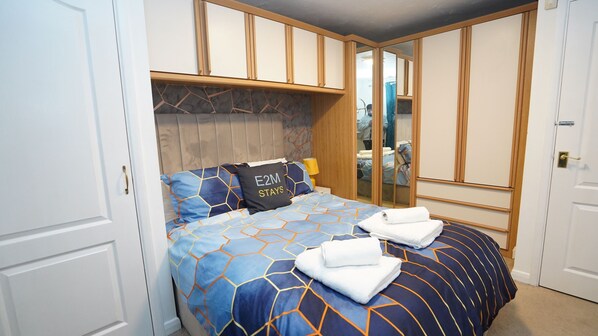 2 bedrooms, iron/ironing board, free WiFi - Ground floor Apt Slough by Easy2Manage (Slough)