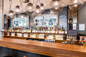 Bar (trong khuôn viên)