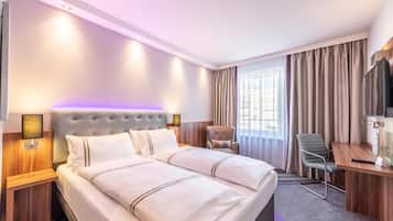 Doppelzimmer, rollstuhlgeeignete Dusche | Schallisolierte Zimmer, kostenloses WLAN, Bettwäsche