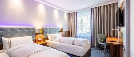 Chambre Standard avec lits jumeaux | Système d’insonorisation, accès au Wi-Fi (inclus), literie fournie