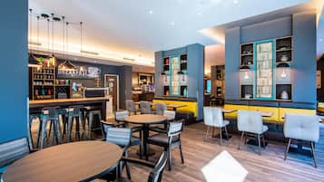 PÀivittÀinen buffetaamiainen (17.9 EUR per henkilö)