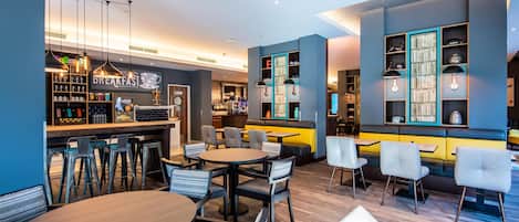 Frukostbuffé varje dag (EUR 17.9 per person)