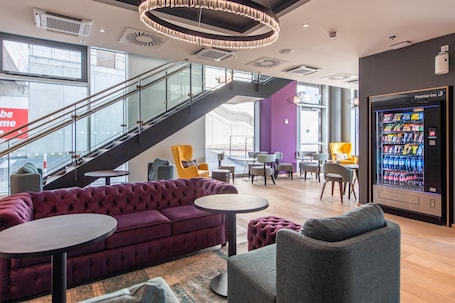 Lobby. Premier Inn Stuttgart City Centre