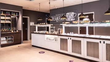 Tägliches Frühstücksbuffet (17.9 EUR pro Person)