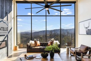 Fernseher, Kamin, Videospiele, Stereoanlage