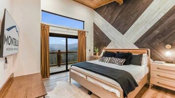 4 slaapkamers, een bureau, een strijkplank/strijkijzer, reisbedje