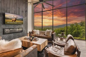 Televisión, chimenea, videojuegos y estéreo
