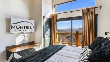 4 slaapkamers, een bureau, een strijkplank/strijkijzer, reisbedje