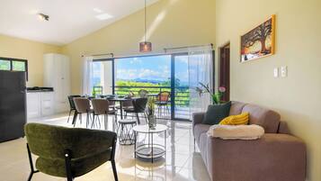 Appart'hôtel Deluxe, balcon, vue mer | Coin séjour