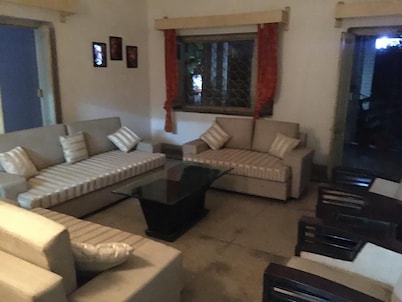 Sangam Homestay
Charming 3-bedroom villa with WiFi, AC in wonderful Prayagraj