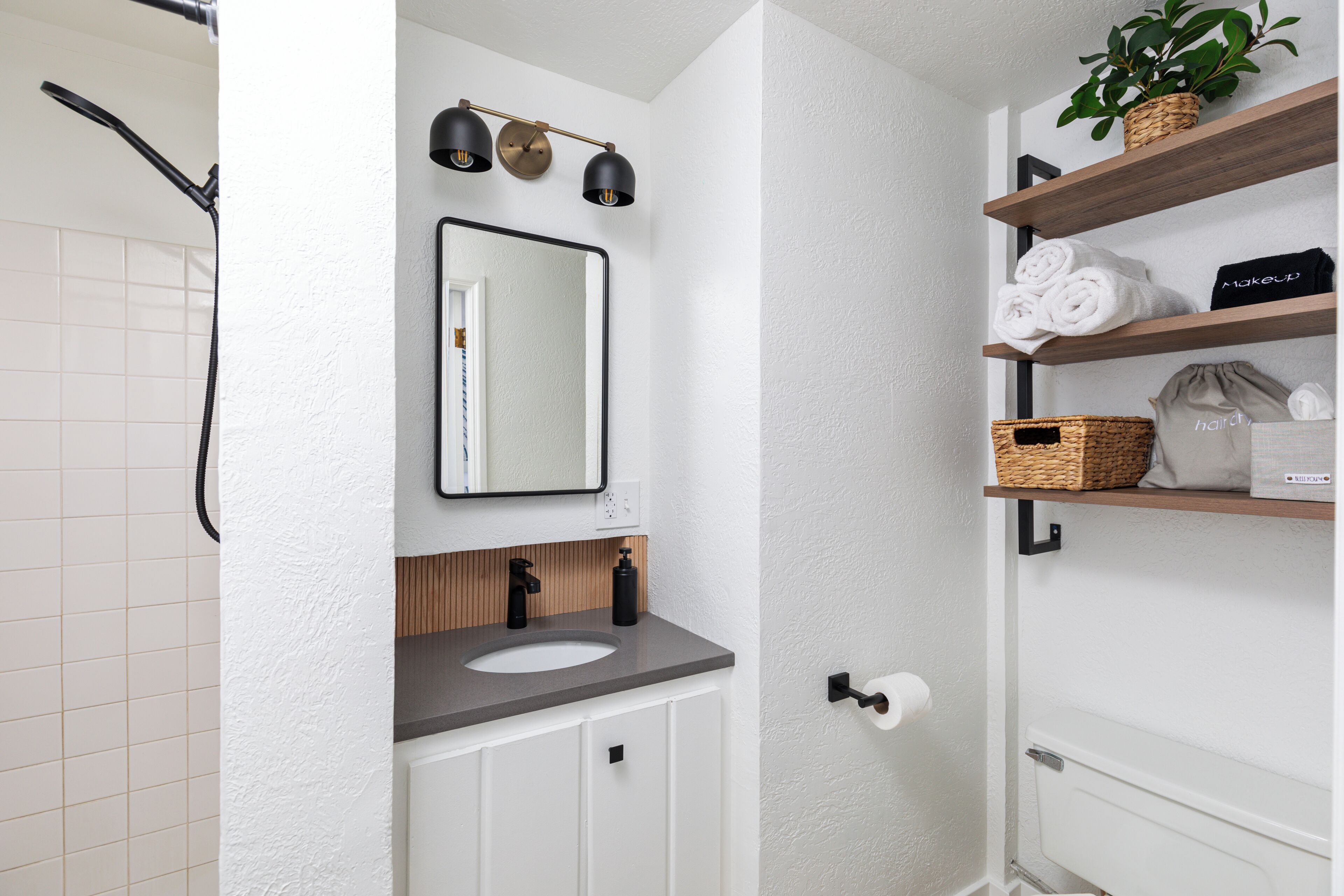 Rom – comfort | Bad | Dusj, hårføner, håndklær og såpe