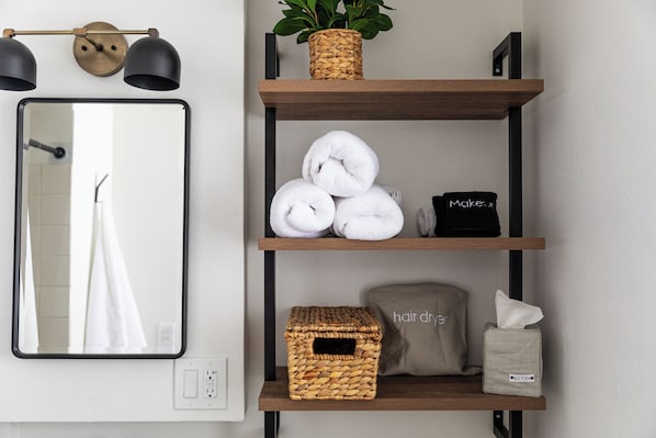 Chambre Confort, 2 grands lits, four à micro-ondes, rez-de-chaussée