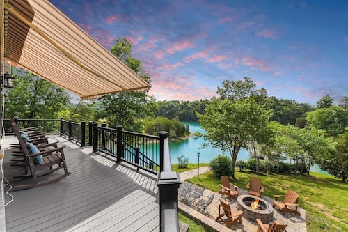 Cozy cabin w/hot tub, lake access & arcade