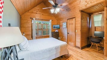 3 chambres, bureau, fer et planche Ă repasser, lit parapluie