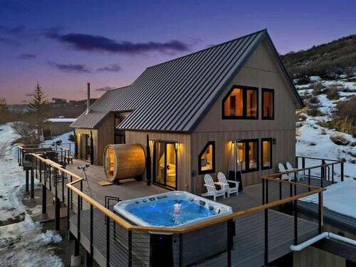 Beautiful Alpine Retreat: Hot Tub,Sauna, 360 Views