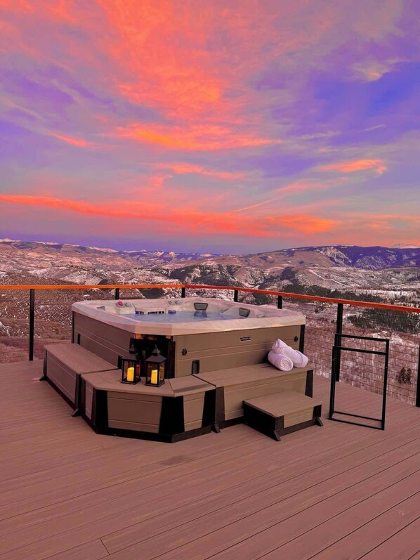 Tina de hidromasaje al aire libre